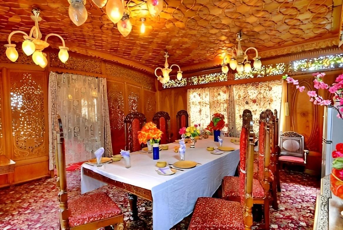 Готель Heritage Amina Group Of Houseboats Срінагар Екстер'єр фото