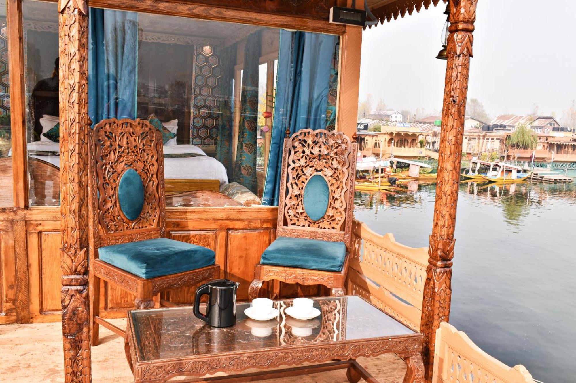 Готель Heritage Amina Group Of Houseboats Срінагар Екстер'єр фото