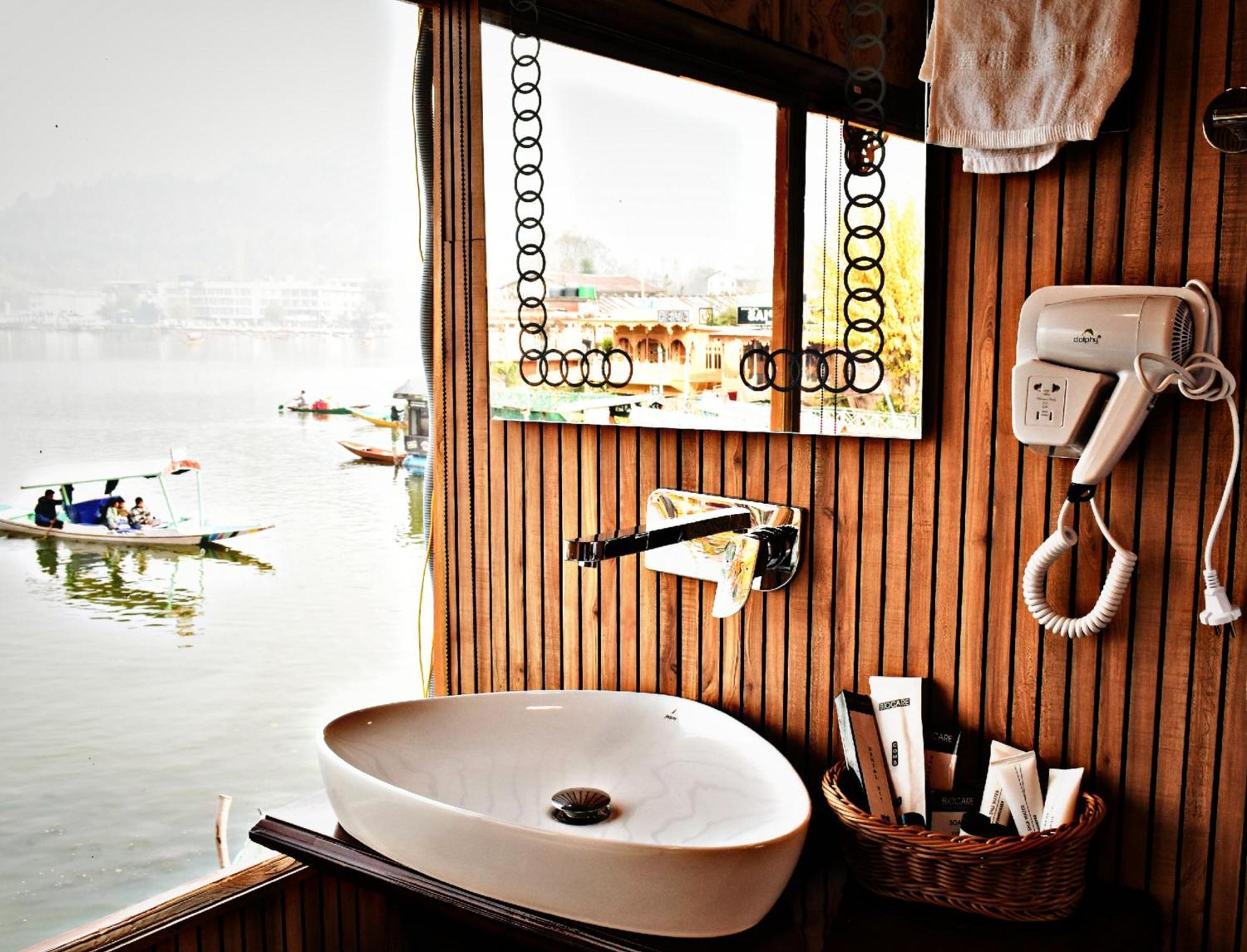 Готель Heritage Amina Group Of Houseboats Срінагар Екстер'єр фото